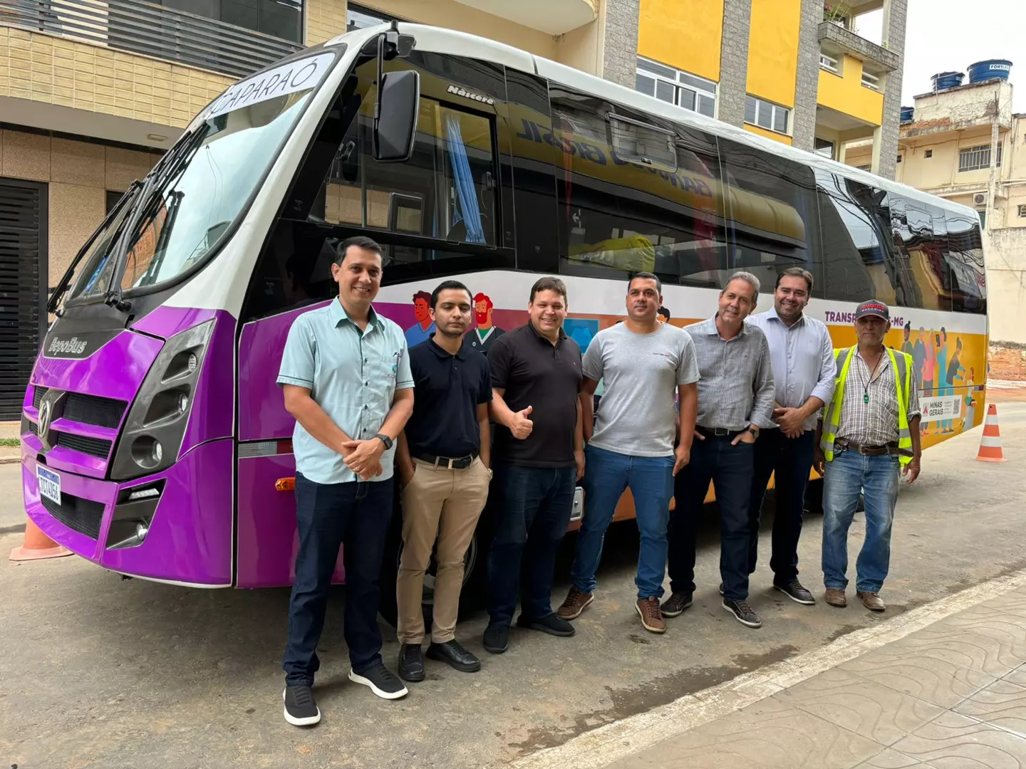 CIS-Caparaó entrega novo ônibus do Transporta SUS para Lajinha